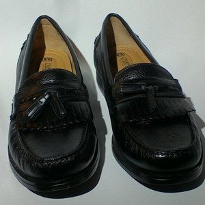 Chaps Carson black loafer with tassels. Size 11.5M
